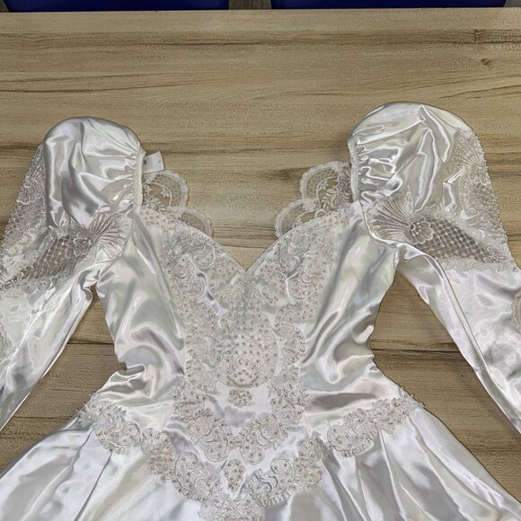 Jean Phoenix Bridal Vintage Wedding Dress with Train - Picture 6 of 15